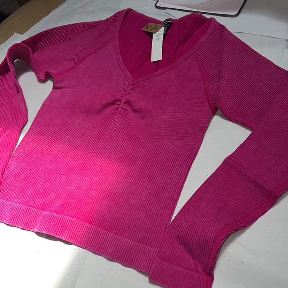 (M) Victoria’s Secret Seamless Active Top PINK COLLECTION - Picture 10 of 13